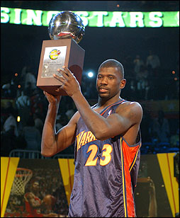 Richardson Holds The 2003 Slam Dunk Trophy 